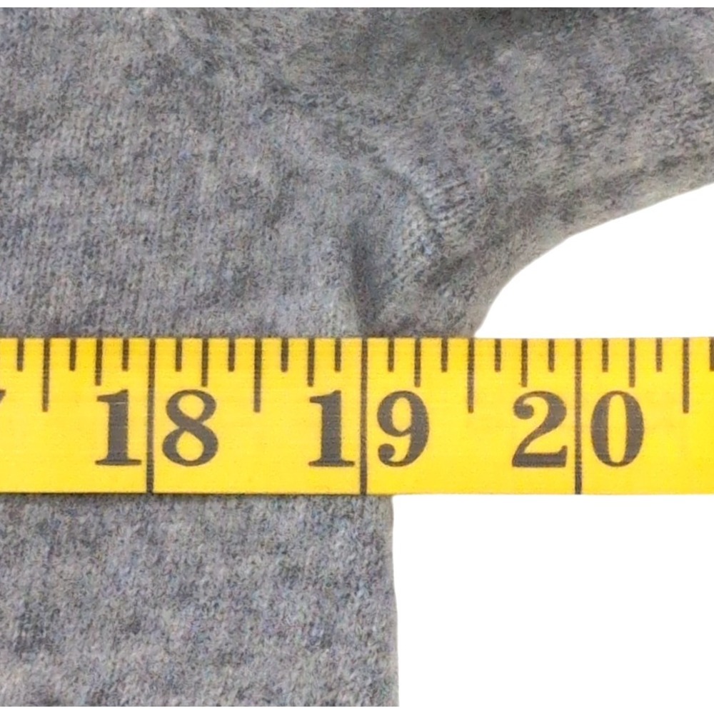 Saks Fifth Avenue Cashmere‎ V-Neck Sweater Gray Size L Women's/Unisex Runs Small - Picture 11 of 15